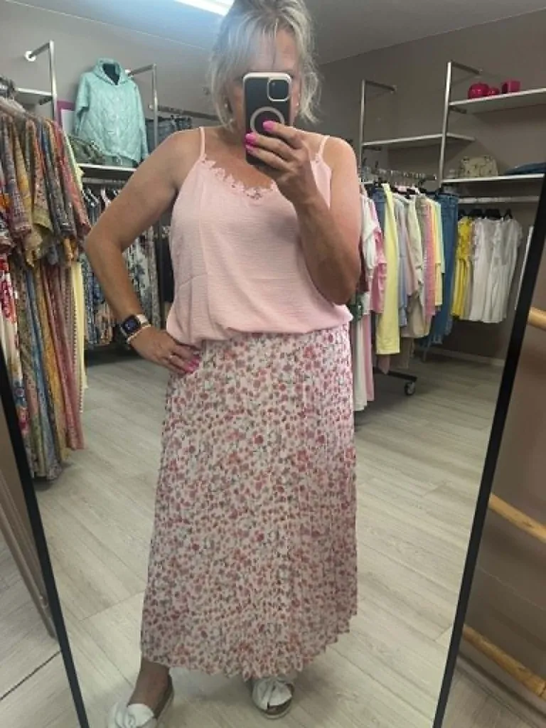milena rose 1.webp