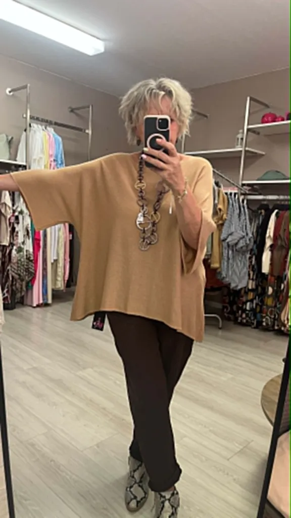 lucia camel 1.webp