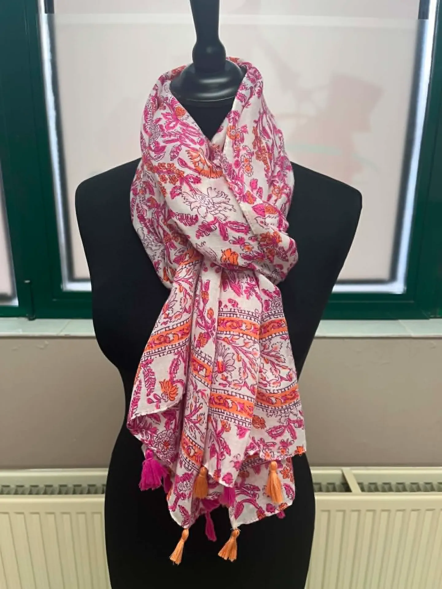 Foulard pompons fuchsia orange