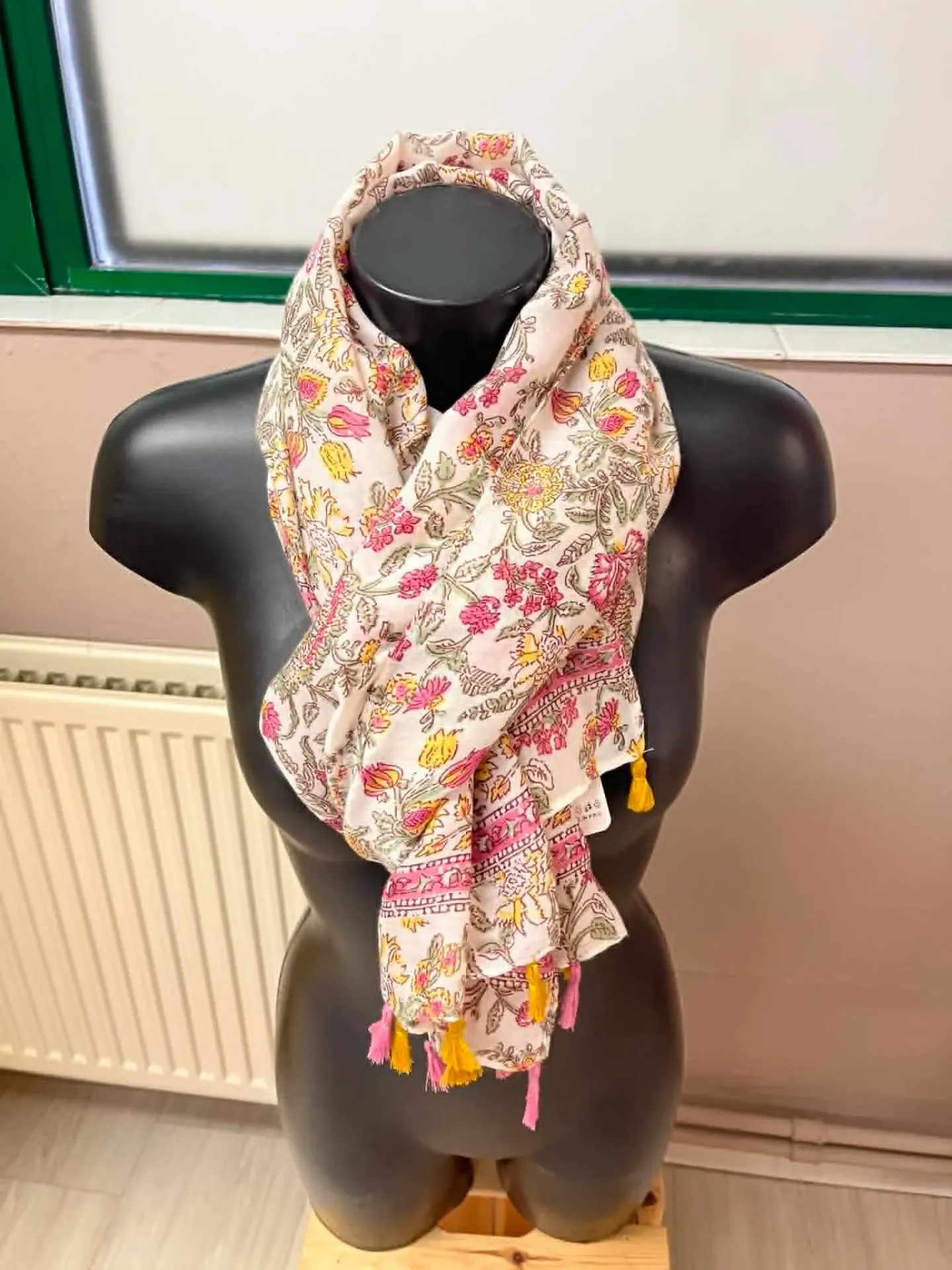 Foulards pompons rose jaune